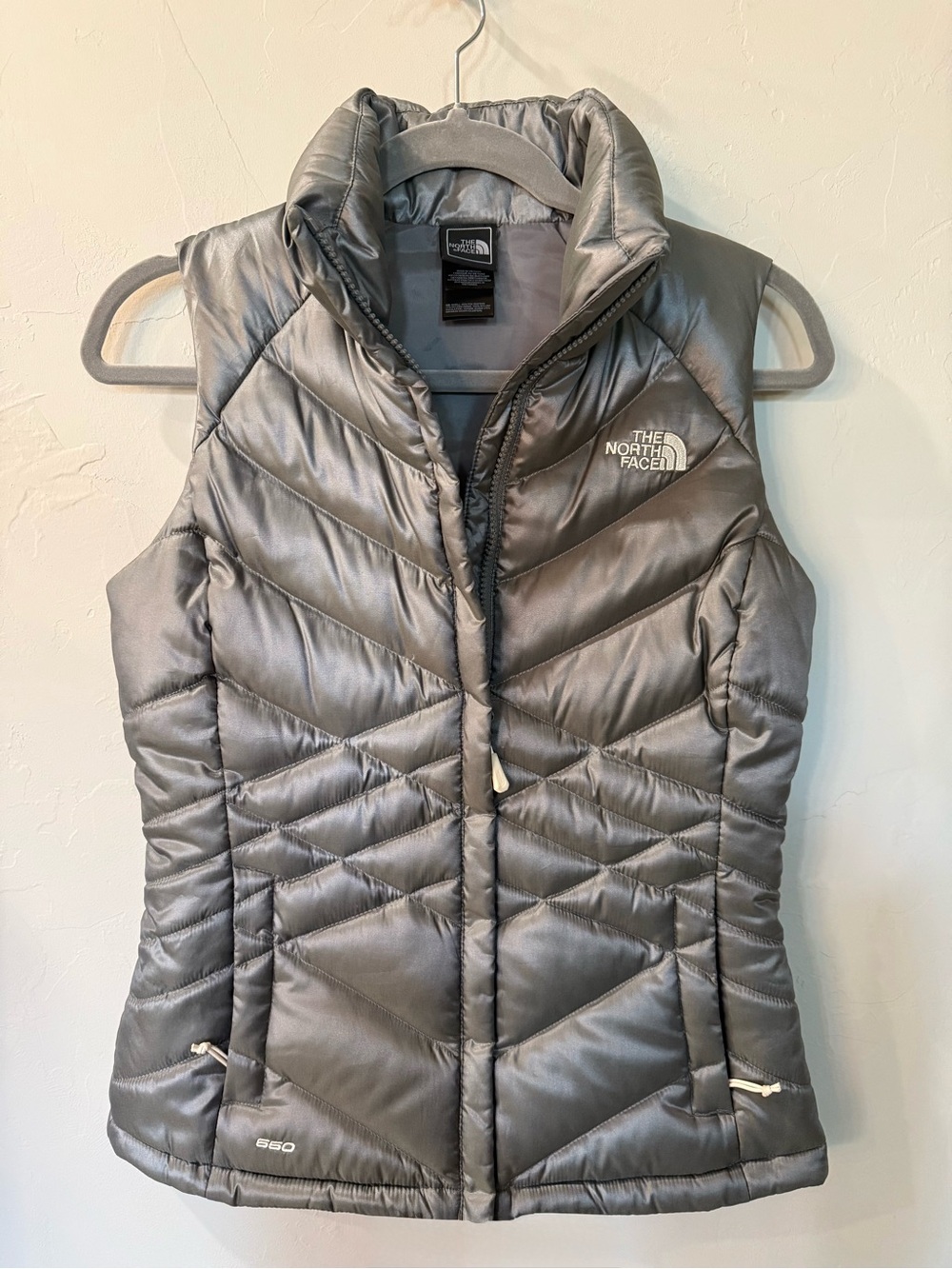 The North Face 550 Women’s Silver Gray Quilted Down Vest Size XS
